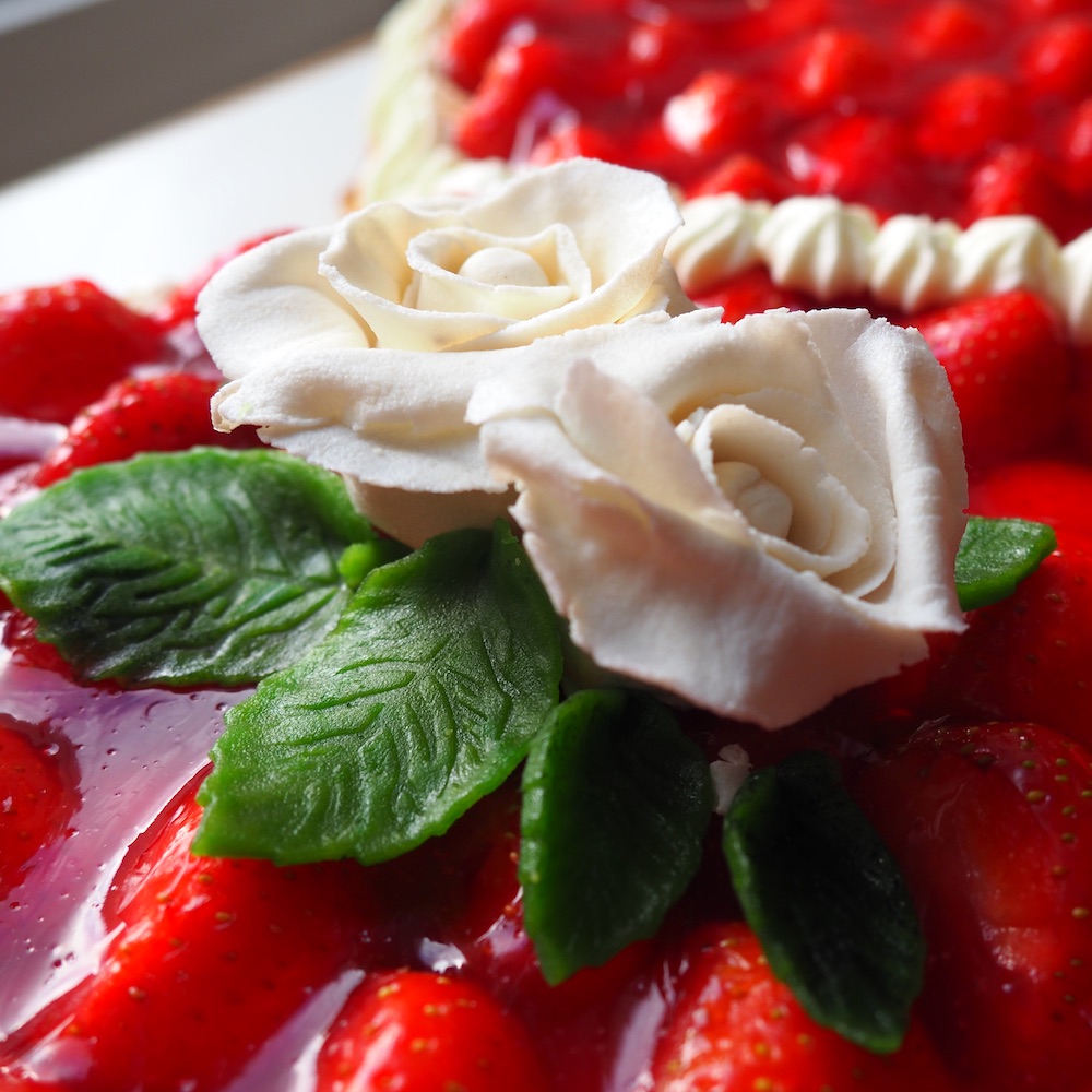 Hochzeitstorte Erdbeerherz | Torten-Liebe Hochzeitstorte Erdbeerherz | Torten-Liebe